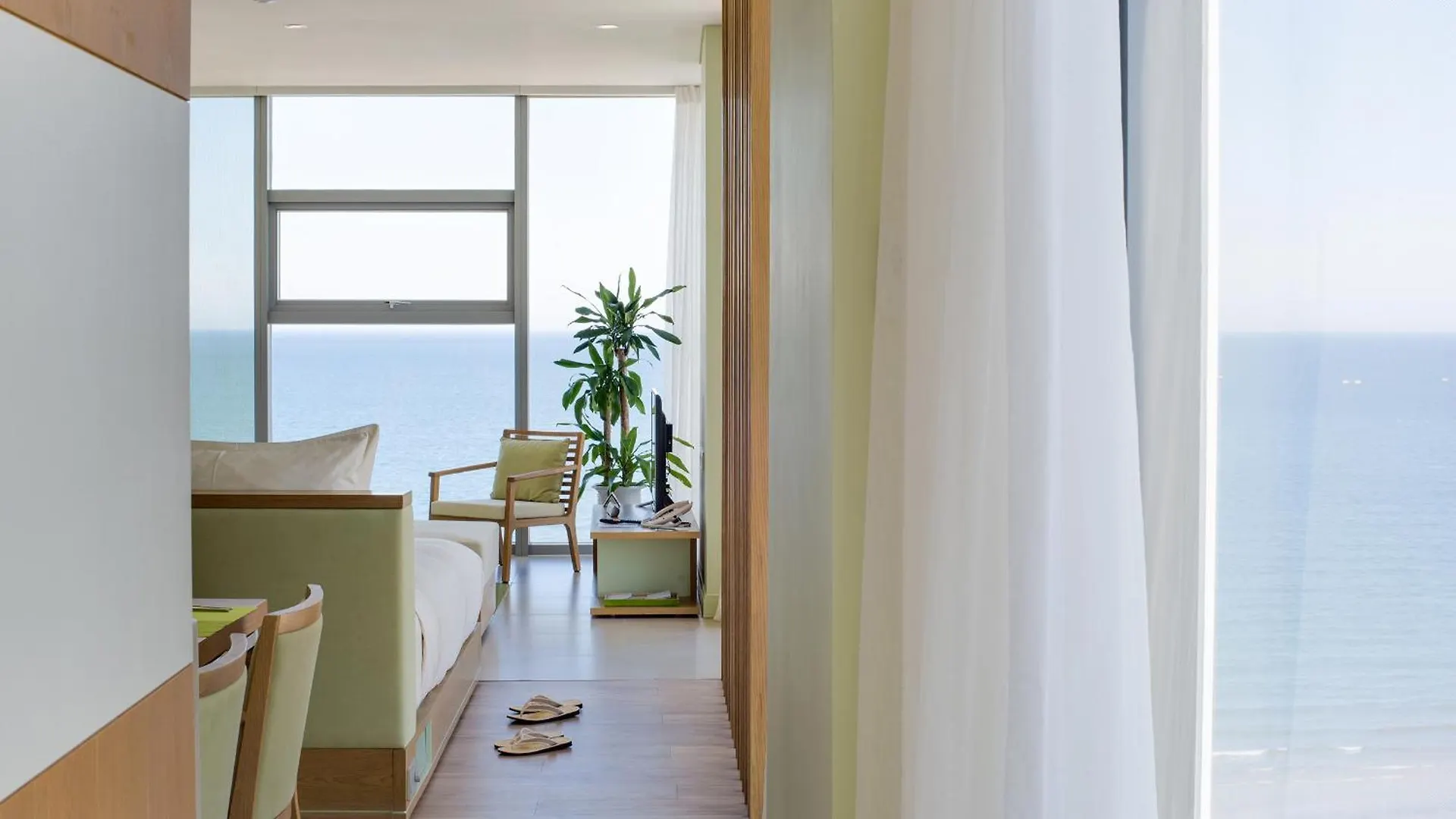 In Front Of Mykhe Beach Panorama 17Fl Suite Đà Nẵng Apartment